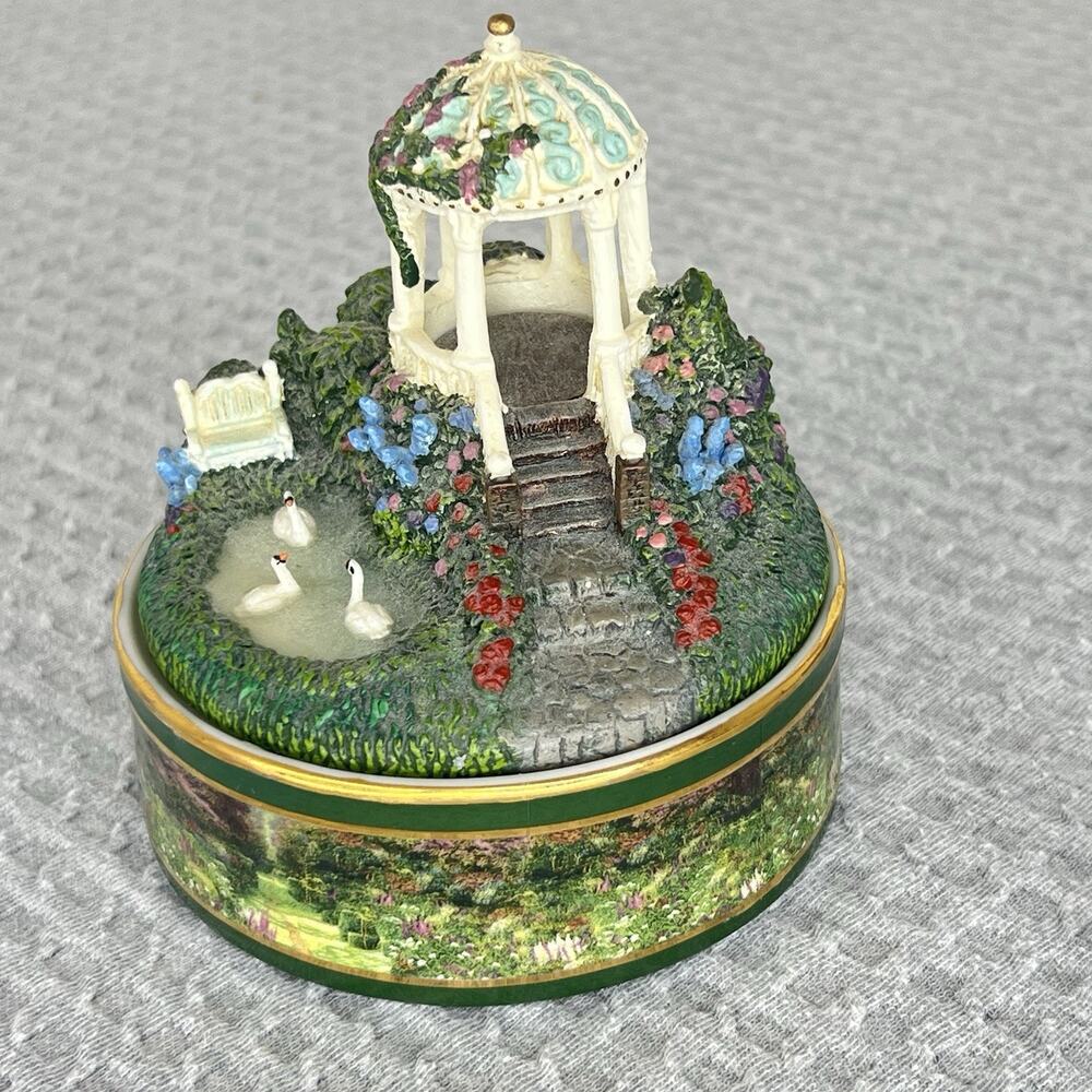 Thomas Kinkade Garden Of Serenity Music Box Peaceful Moments 2004 Gazebo Swans